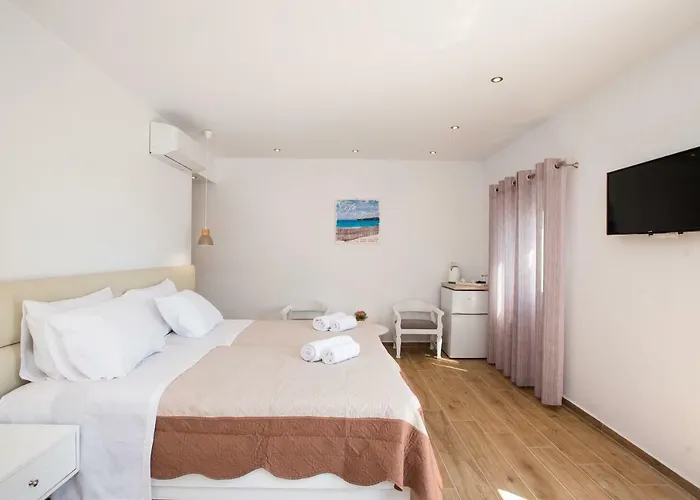 Marina Blue Πανσιόν Ορνός